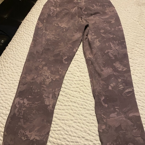 Lululemon align crops - Picture 2 of 5